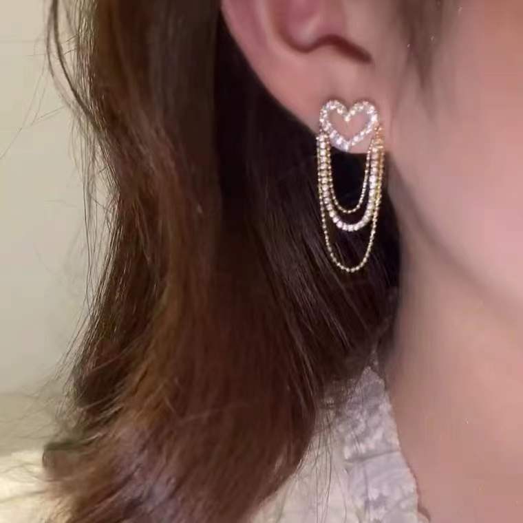 HYERA Love Earrings